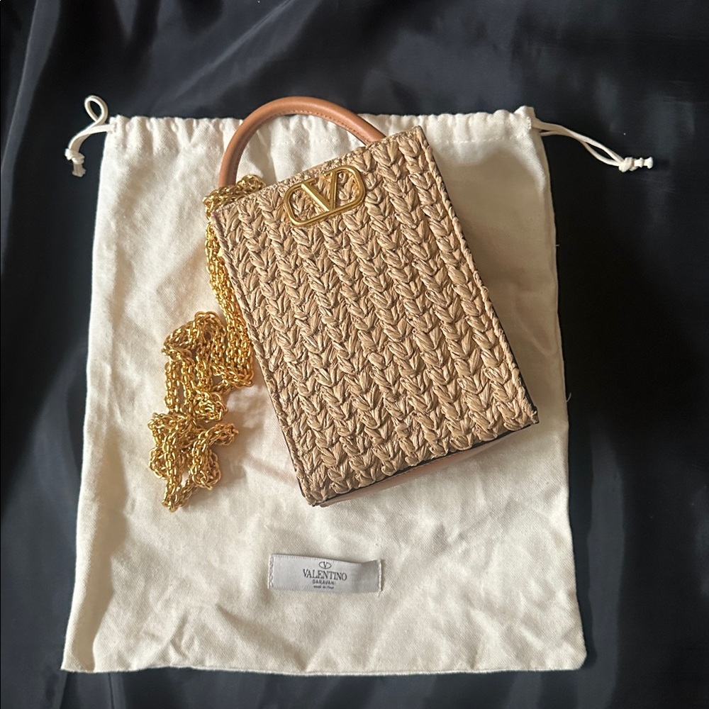 Valentino Garavani VLogo North-South Raffia Woven Pouch Bag with Chain - Picture 9 of 10